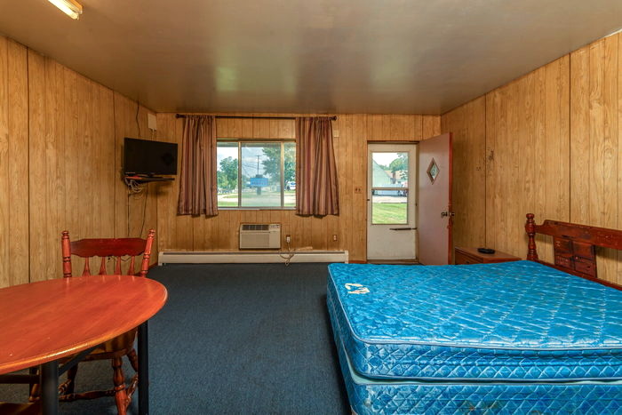 Paradise Motel - Real Estate Photos (newer photo)